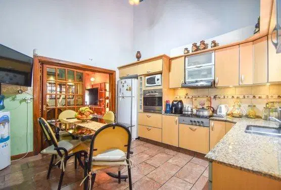 Venta casa multifamiliar 6 ambientes en Moron sur. 8