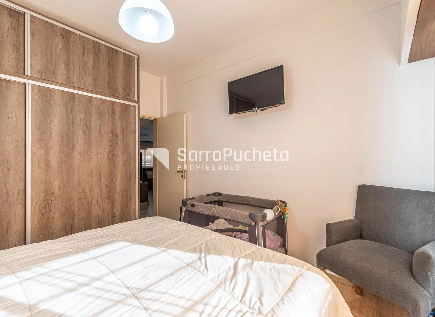 Venta casa 3 ambientes con parque, terraza y cochera doble en Moron sur 1