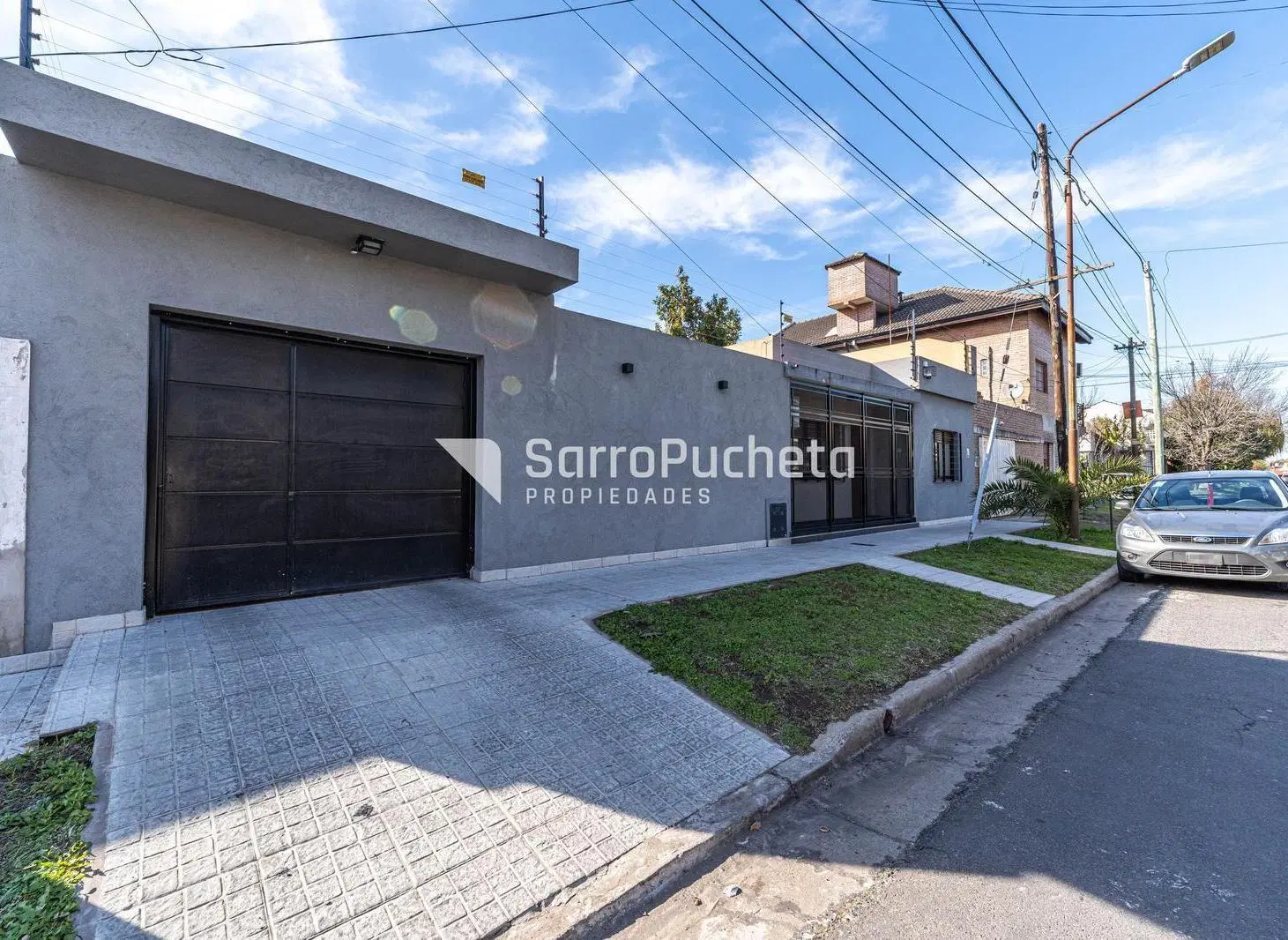 Venta casa 3 ambientes con parque, terraza y cochera doble en Moron sur 5