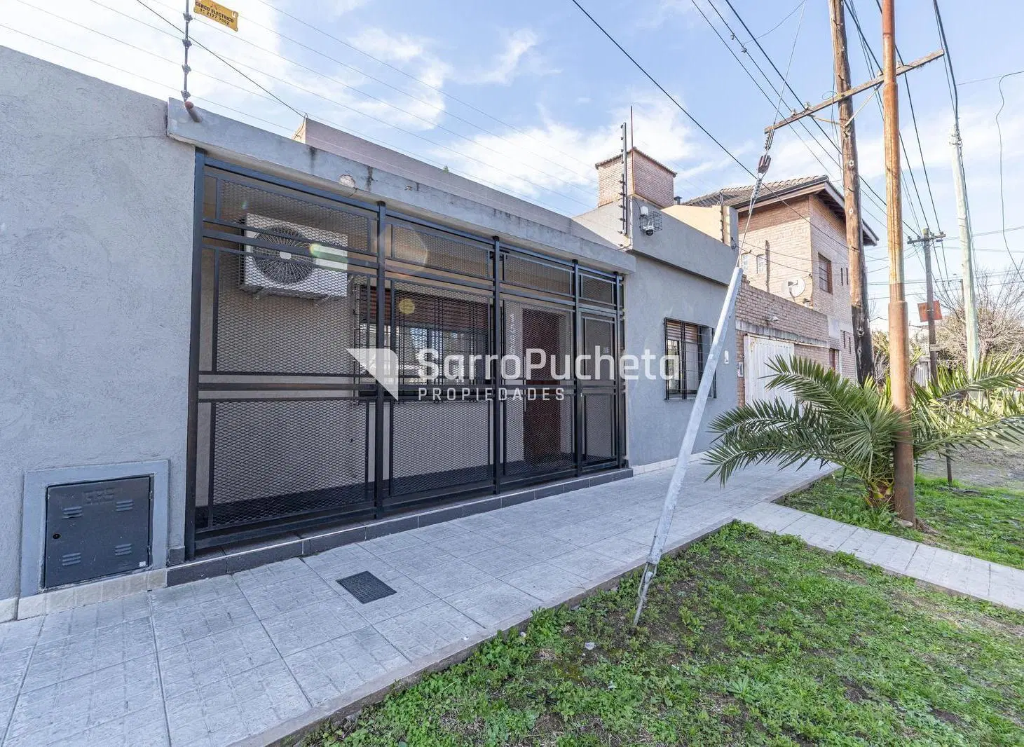 Venta casa 3 ambientes con parque, terraza y cochera doble en Moron sur 8