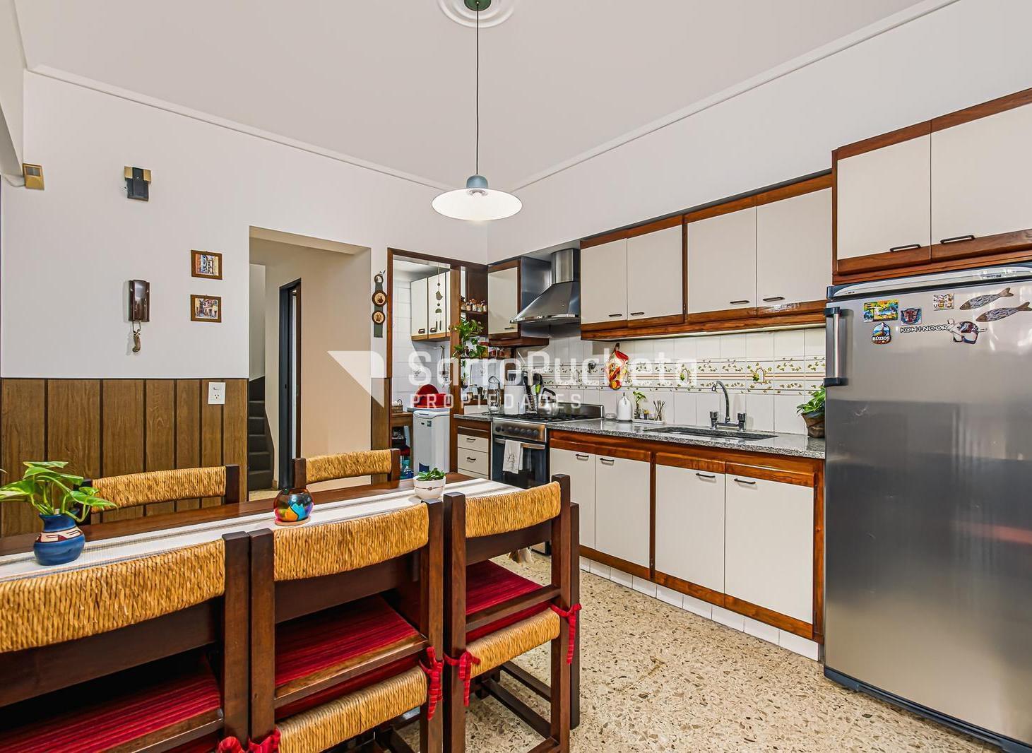 Foto de Venta casa 5 ambientes en Lomas del Mirador, imagen 2