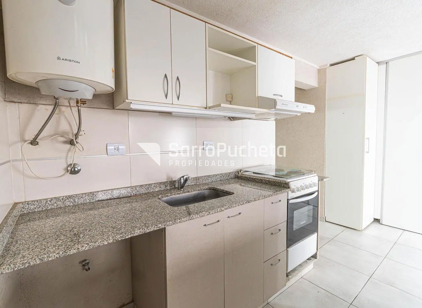 Venta departamento monoambiente con balcon en Haedo Sur 2
