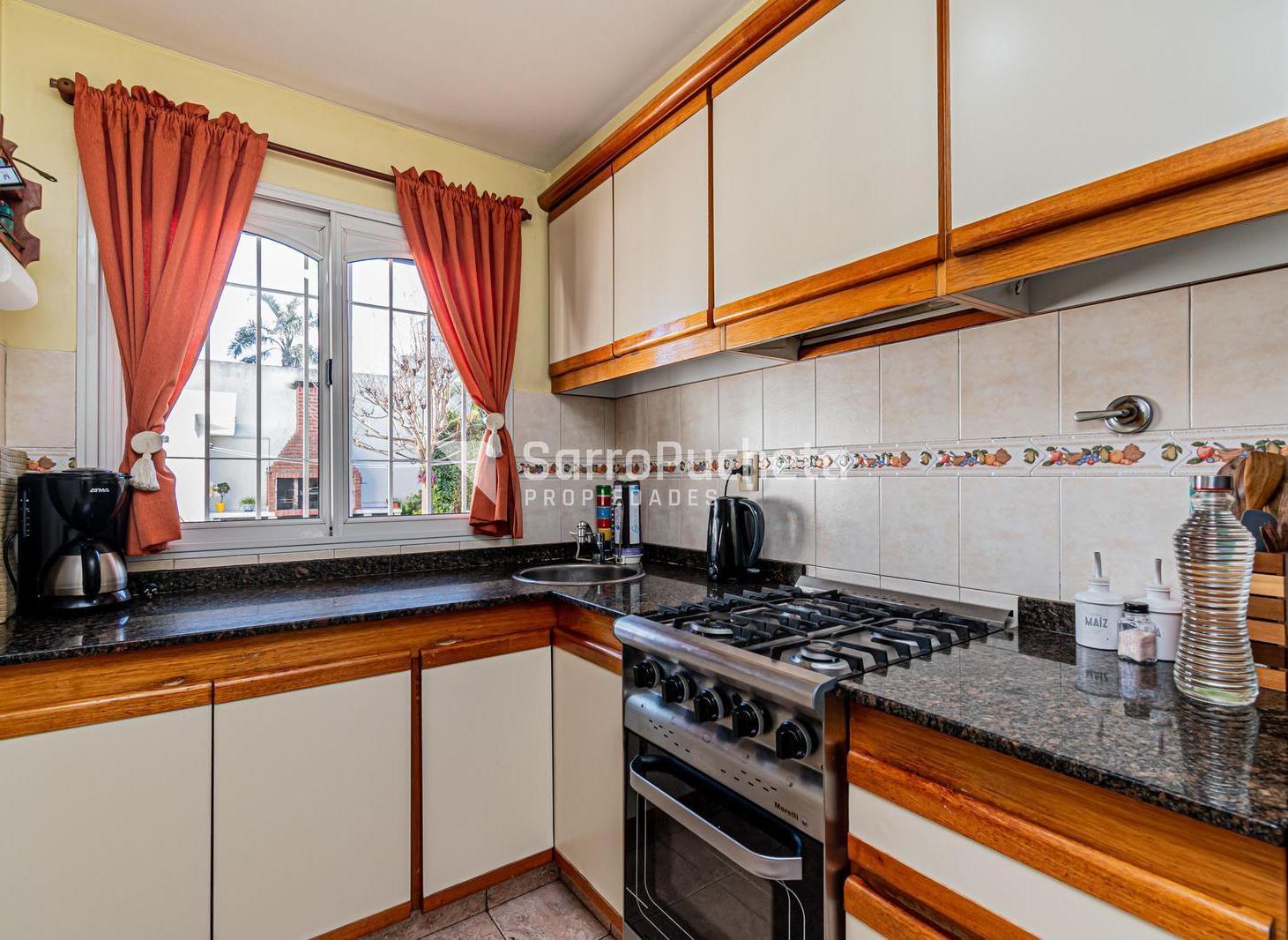 Foto de Venta casa 4 ambientes con parque y parrilla en Haedo Sur., imagen 4