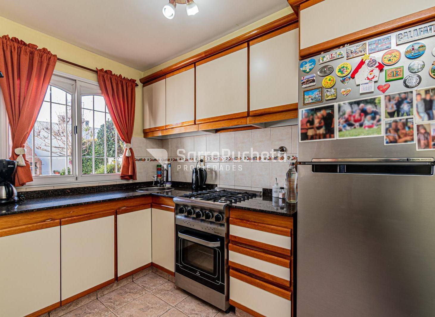 Foto de Venta casa 4 ambientes con parque y parrilla en Haedo Sur., imagen 3