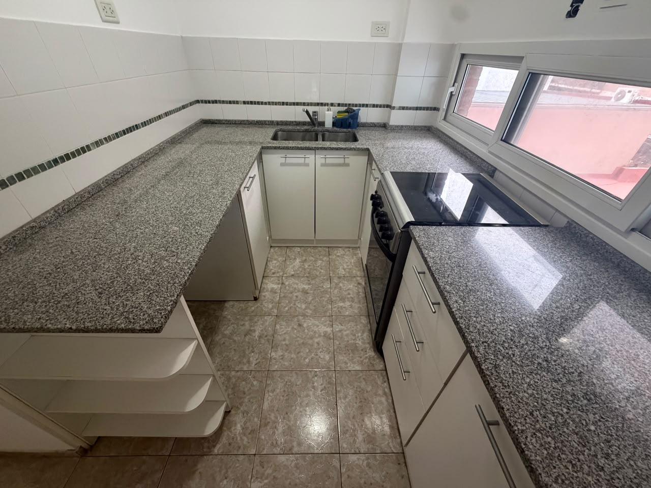 Foto de Alquiler departamento 2 ambientes con cochera y balcón en Ramos Mejia, imagen 3