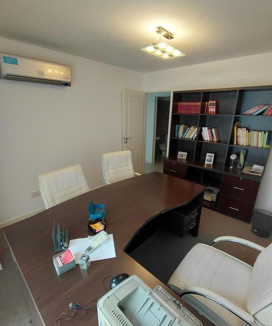 Foto de Alquiler departamento 2 ambientes con balcón y cochera uso profesional, imagen 1