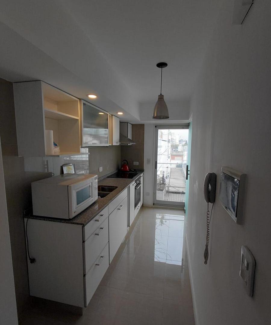 Foto de Alquiler departamento 2 ambientes con balcón y cochera uso profesional, imagen 4