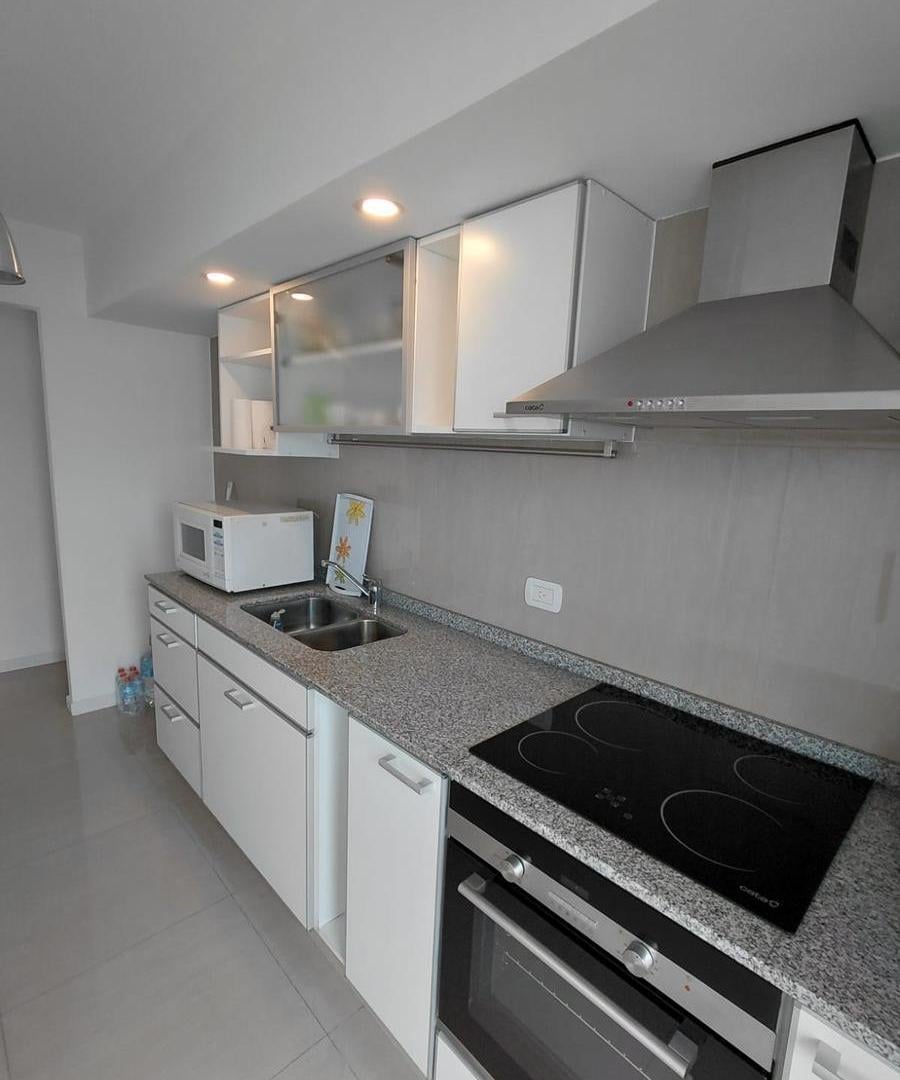 Foto de Alquiler departamento 2 ambientes con balcón y cochera uso profesional, imagen 5