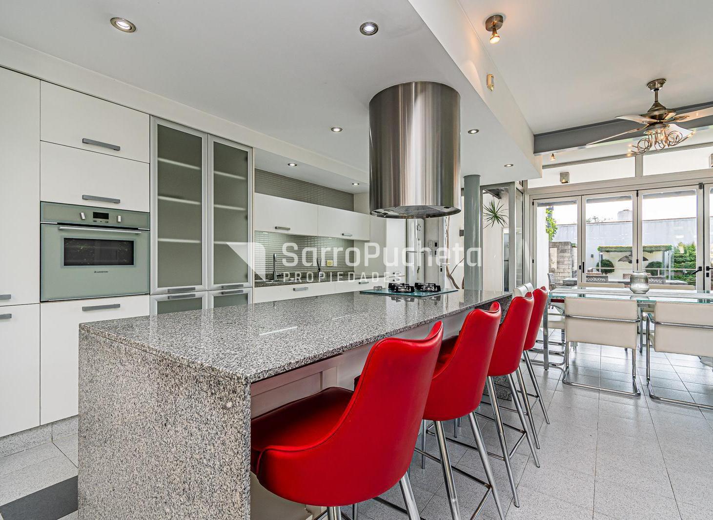Foto de Venta casa 4 ambientes con playroom parque y jacuzzi exterior en Haedo, imagen 1