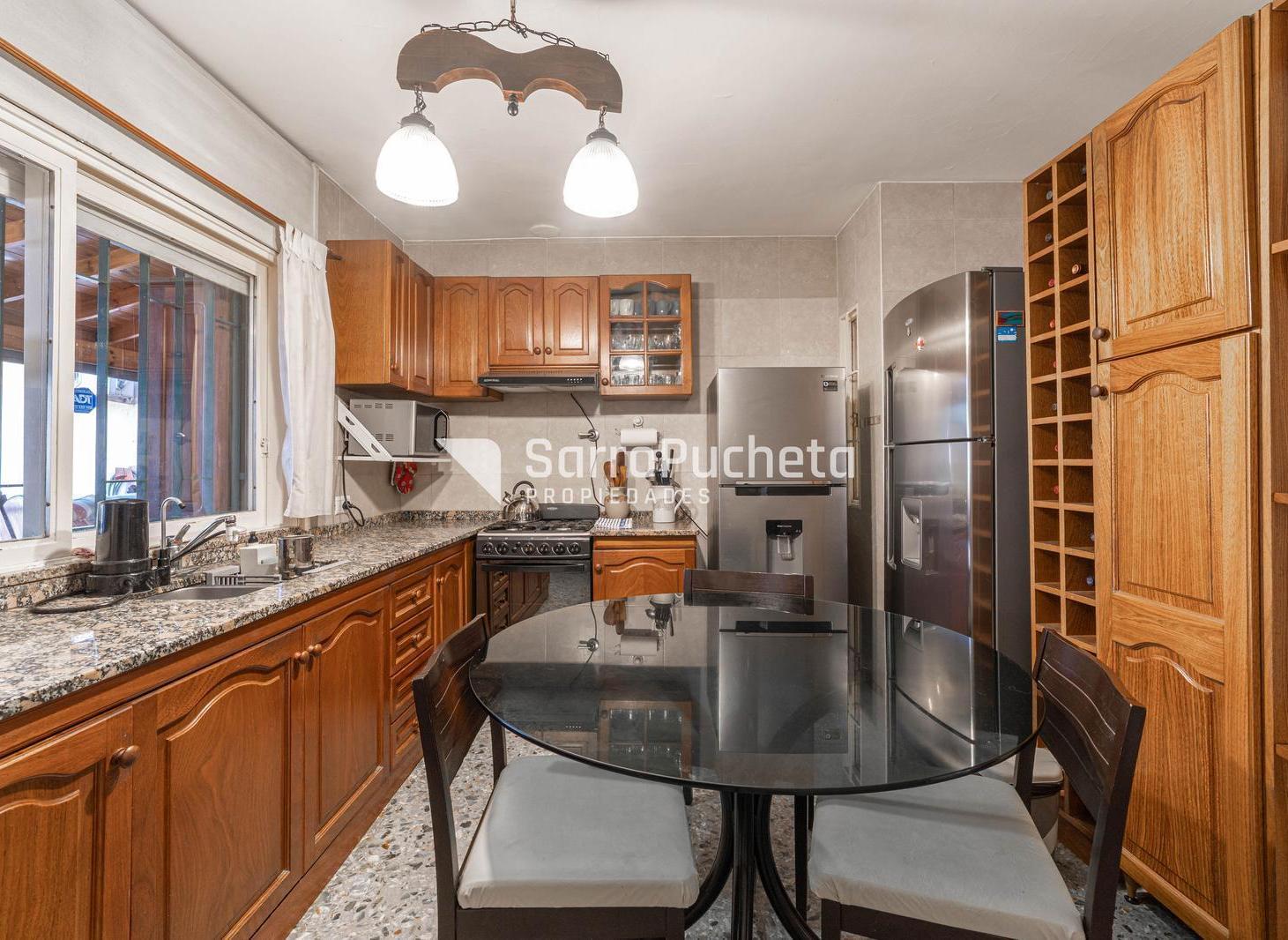 Foto de Venta casa 5 ambientes con amplio playroom, jardín y quincho en Villa, imagen 3