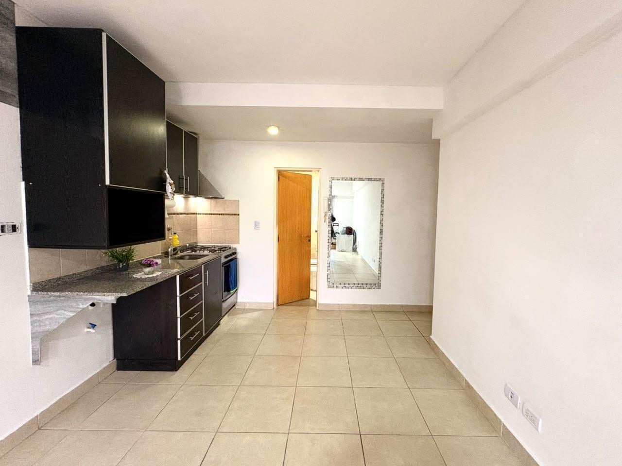 Foto de Venta departamento monoambiente con balcón en Morón., imagen 3