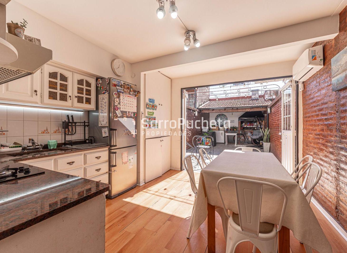 Foto de Venta dúplex 4 ambientes con balcón, patio, quincho y garaje en Morón., imagen 5