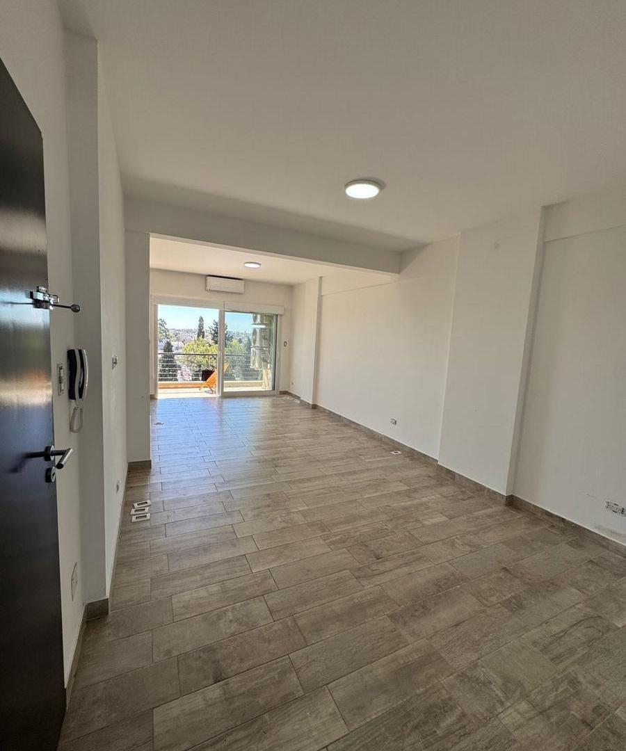 Alquiler departamento 3 ambientes con balcón y cochera en El palomar