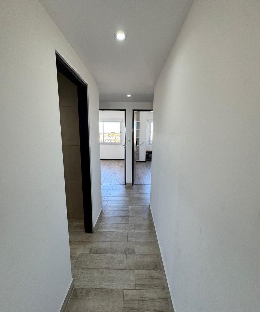 Foto de Alquiler departamento 3 ambientes con balcón y cochera en El palomar, imagen 2