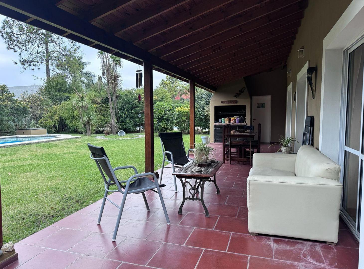Foto de VENTA CASA 4 AMB DEPEND. BARRIO ACACIAS BLANCAS ESCOBAR, imagen 1