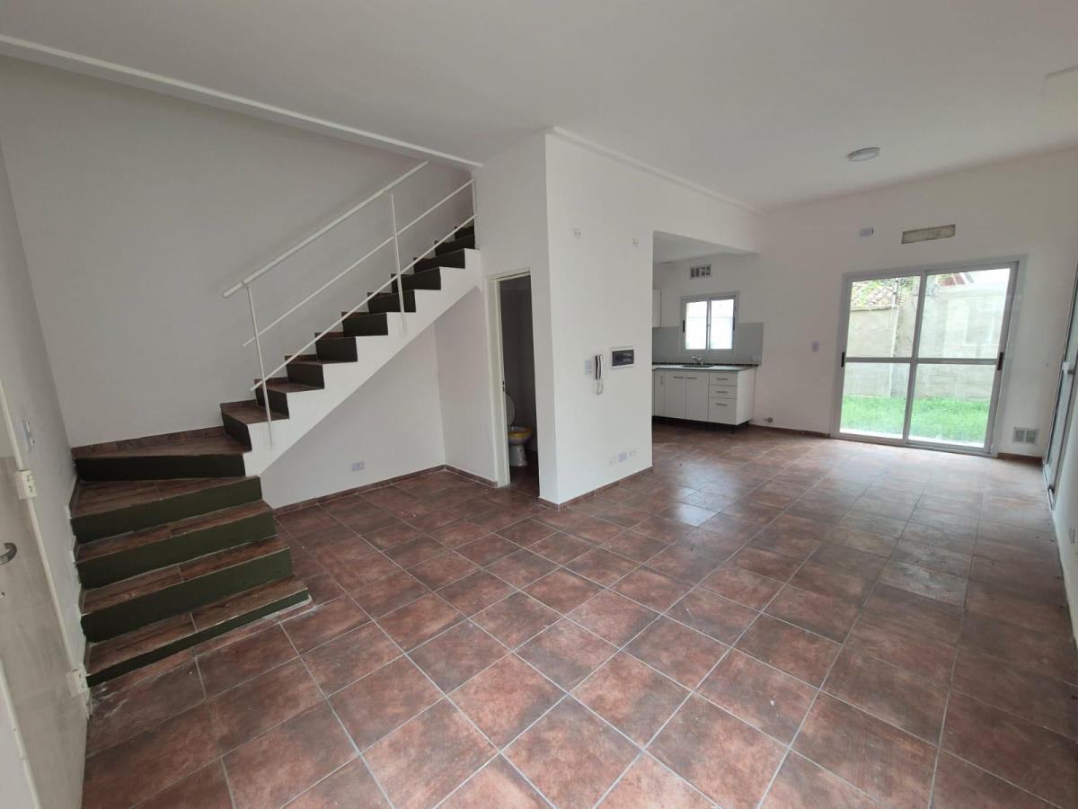 Foto de Venta duplex 3 ambientes en Ituzaingo con cochera apto credito, imagen 2