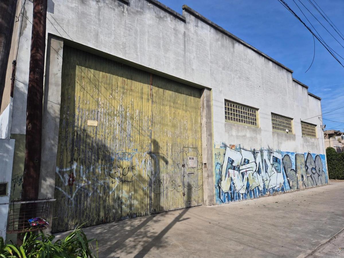 Foto de Galpón en venta en Moron 690 metros, imagen 1