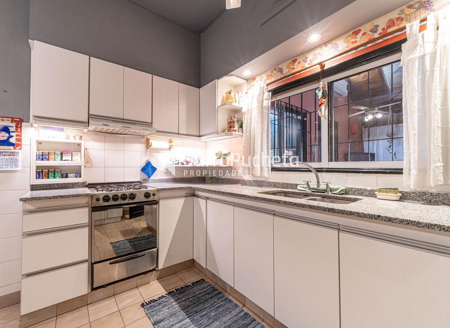 Foto de Venta casa 6 ambientes en El Palomar, Moron, imagen 1