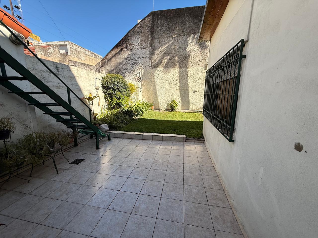 Foto de Venta de Casa con Local Comercial, Frente a Tribunales de Morón, imagen 5