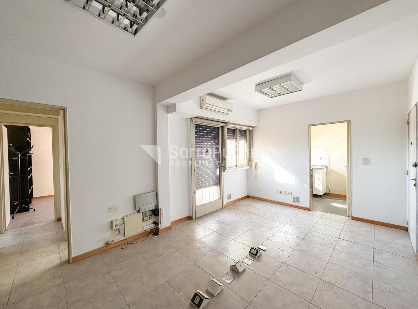 Foto de Venta departamento 3 ambientes con balcón en Morón Centro., imagen 2