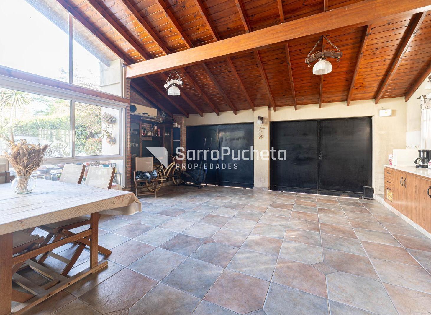 Foto de Casa en venta en Ituzaingo con parque y piscina, imagen 2