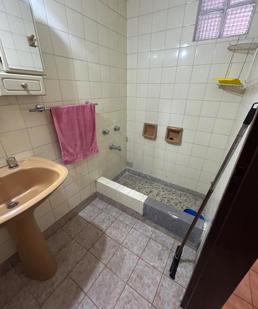 Foto de Venta casa 5 ambientes con patio, cochera y parrilla, Ramos Mejia, imagen 2