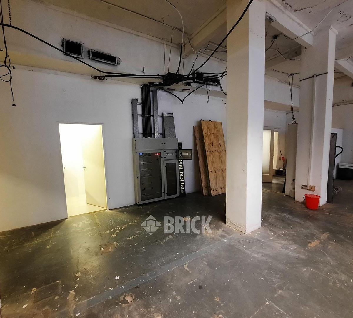 Espectacular Oficina en Planta Libre de 364 m² en Mitre y Diagonal Norte - Gran Patio 2
