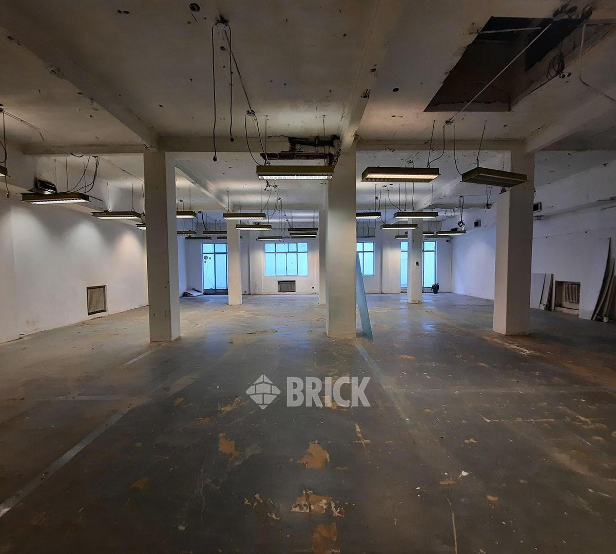 Espectacular Oficina en Planta Libre de 364 m² en Mitre y Diagonal Norte - Gran Patio 5