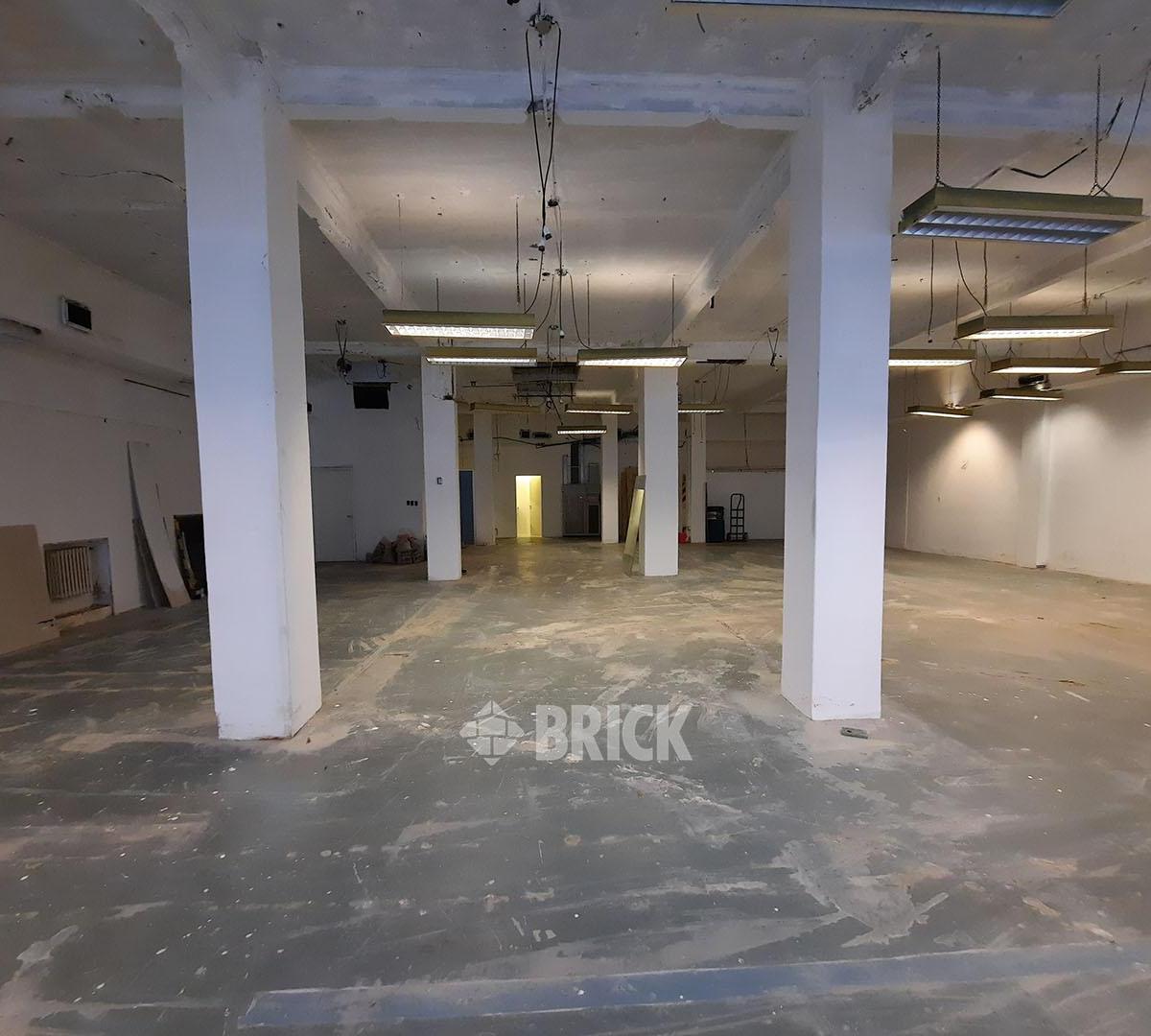 Espectacular Oficina en Planta Libre de 364 m² en Mitre y Diagonal Norte - Gran Patio 1