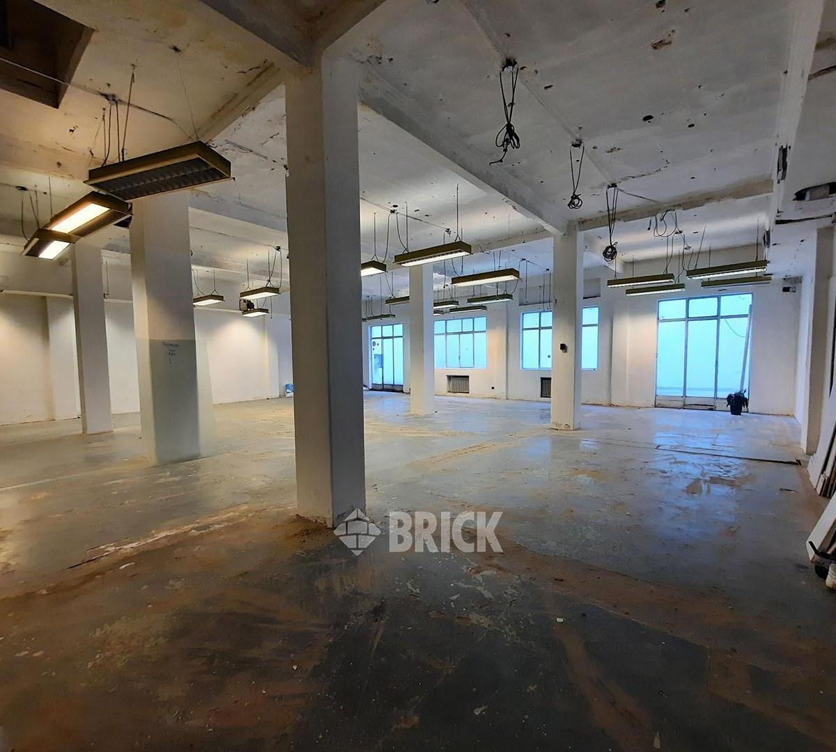 Espectacular Oficina en Planta Libre de 364 m² en Mitre y Diagonal Norte - Gran Patio 4