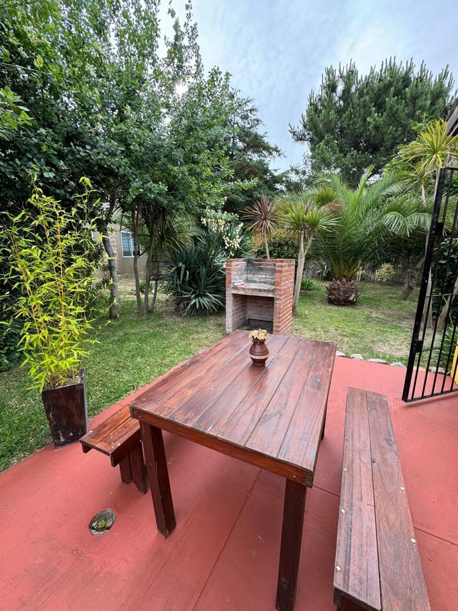 Complejo de 4 Unidades en Calle 33 en Las Gaviotas - 665 m² de Superficie 229 m² Construidos 4