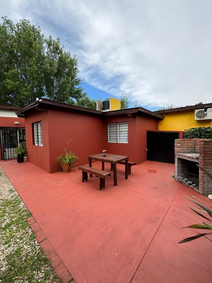 Complejo de 4 Unidades en Calle 33 en Las Gaviotas - 665 m² de Superficie 229 m² Construidos 5