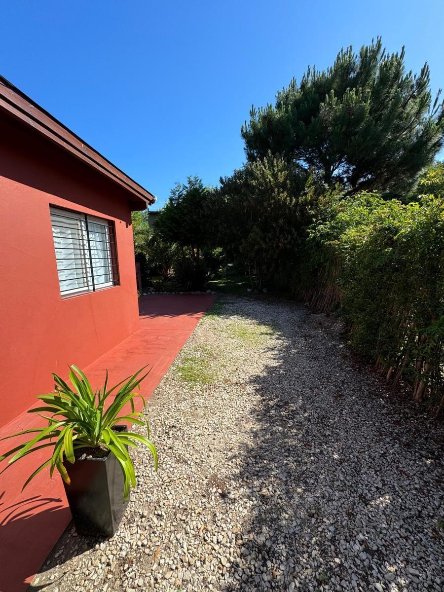 Complejo de 4 Unidades en Calle 33 en Las Gaviotas - 665 m² de Superficie 229 m² Construidos 2