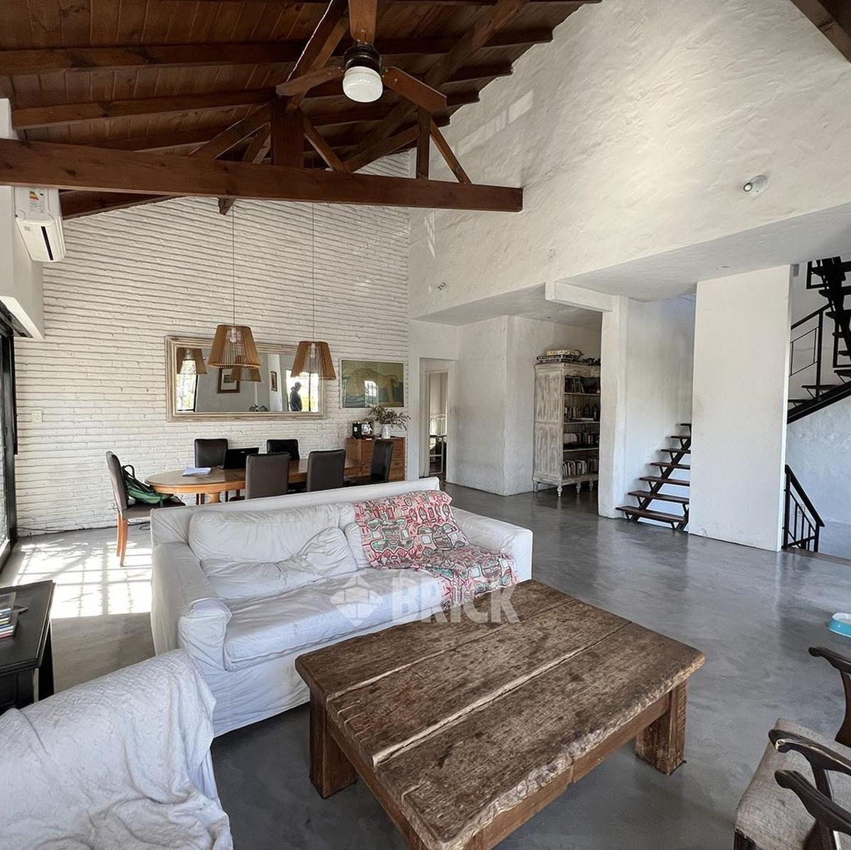 CASA Y DEPTO C/ENTR INDEP EN ZAPIOLA AL 1100 - 300 M2 TOT T/A NUEVO GARAGE 2 BAULERAS 2 SUITES