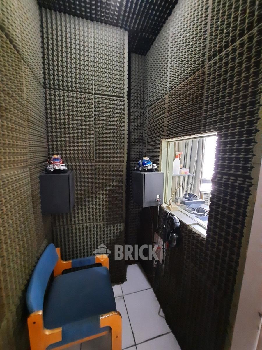 OFICINA EN LAVALLE AL 1500 - T/AL FTE IMPECABLE T/SOL T/EXTERNO