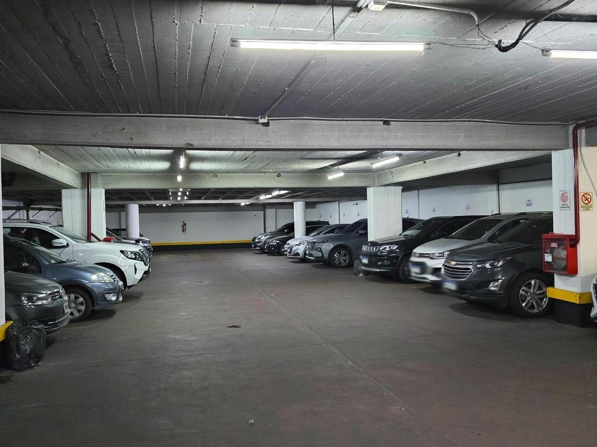 COCHERA FIJA CUBIERTA EN MARCELO T. DE ALVEAR AL 1200 - 15 M2 VIGILANCIA LAS 24 HORAS