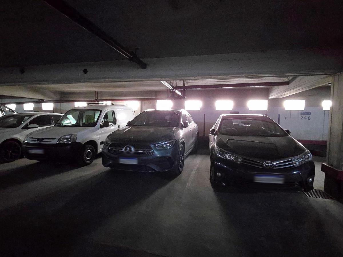 COCHERA FIJA CUBIERTA EN MARCELO T. DE ALVEAR AL 1200 - 15 M2 VIGILANCIA LAS 24 HORAS