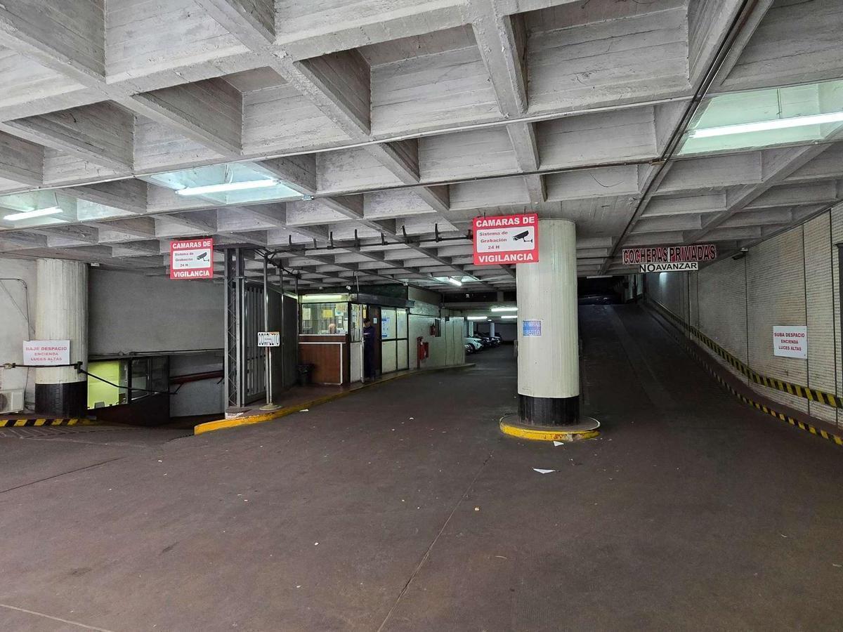 COCHERA FIJA CUBIERTA EN MARCELO T. DE ALVEAR AL 1200 - 15 M2 VIGILANCIA LAS 24 HORAS