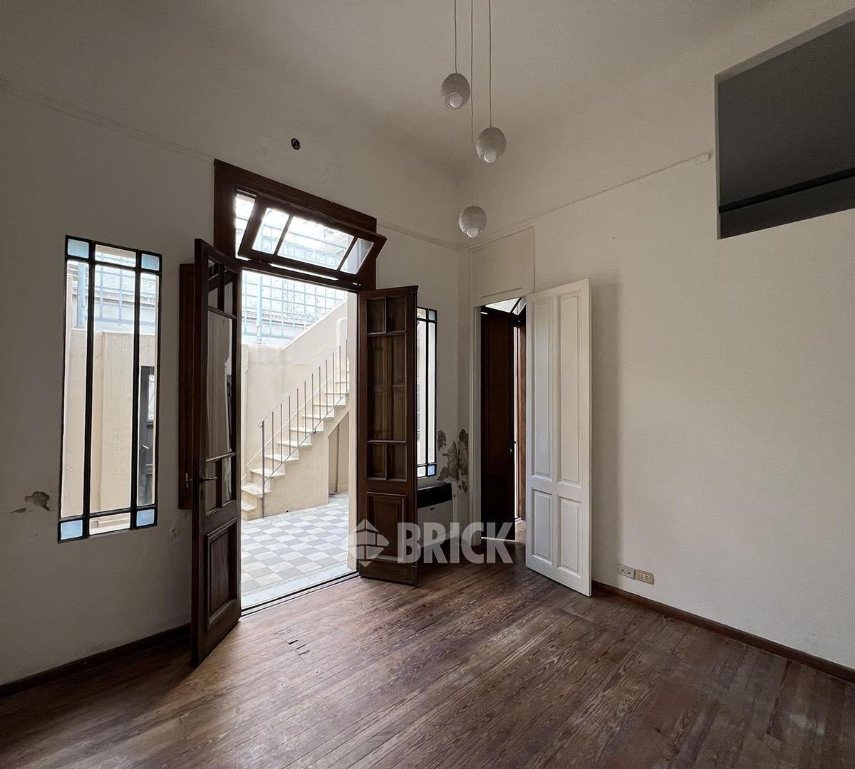 PH EN AV. DIRECTORIO AL 700 - 71 M2 TODO A NUEVO PATIO TODO SOL SUITE CON VESTIDOR