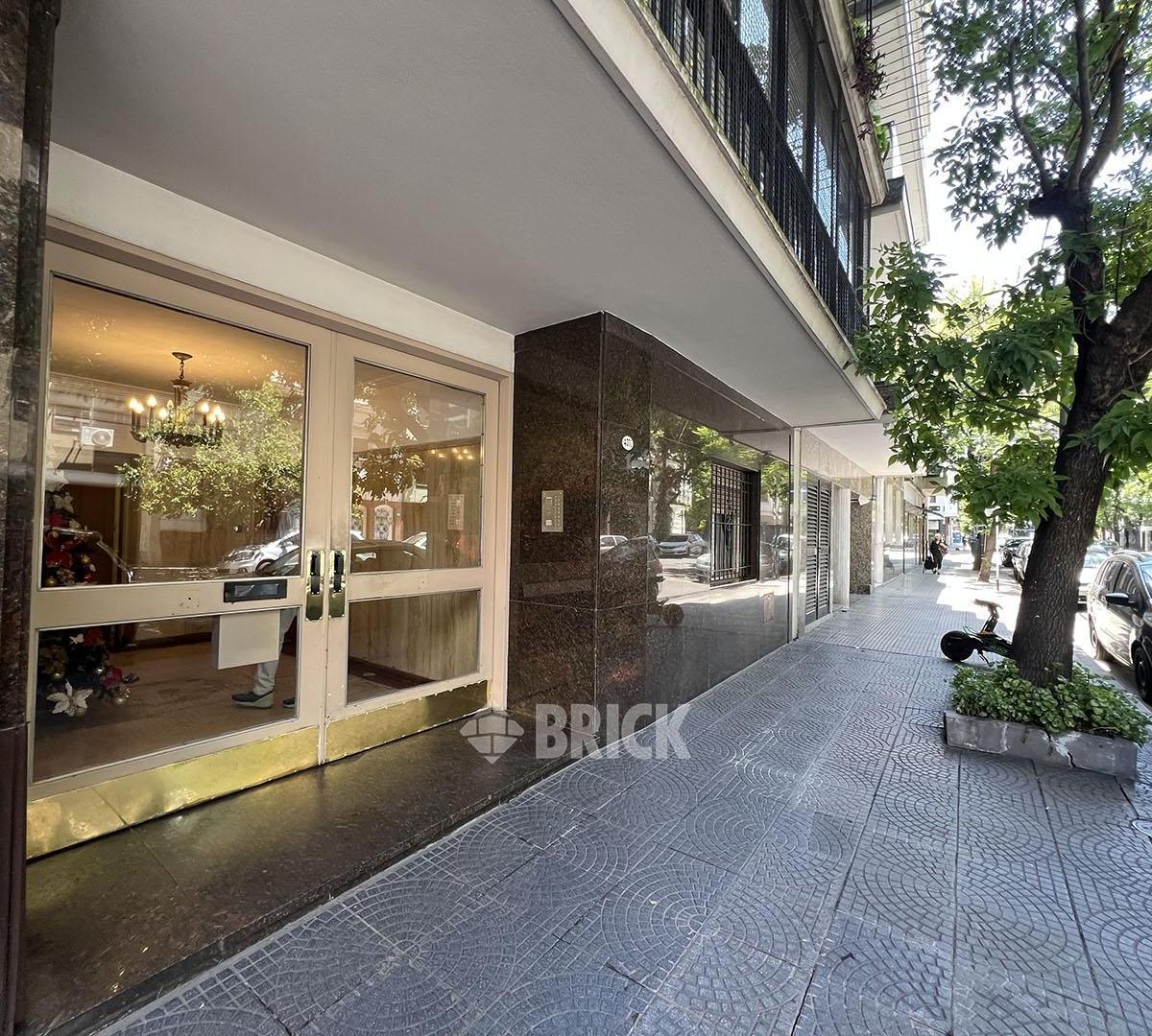 Semip C/dep en Agrelo y Av La Plata - Frente 127 m² Impec Bcon T/sol D/entrada Espectacular Living 4