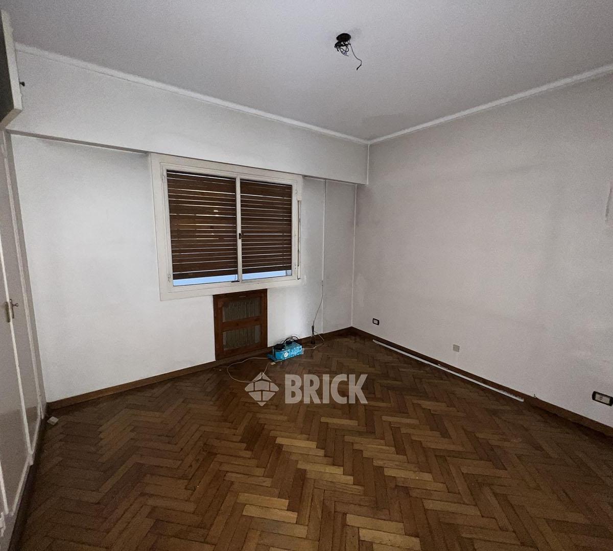 Semip C/dep en Agrelo y Av La Plata - Frente 127 m² Impec Bcon T/sol D/entrada Espectacular Living 2