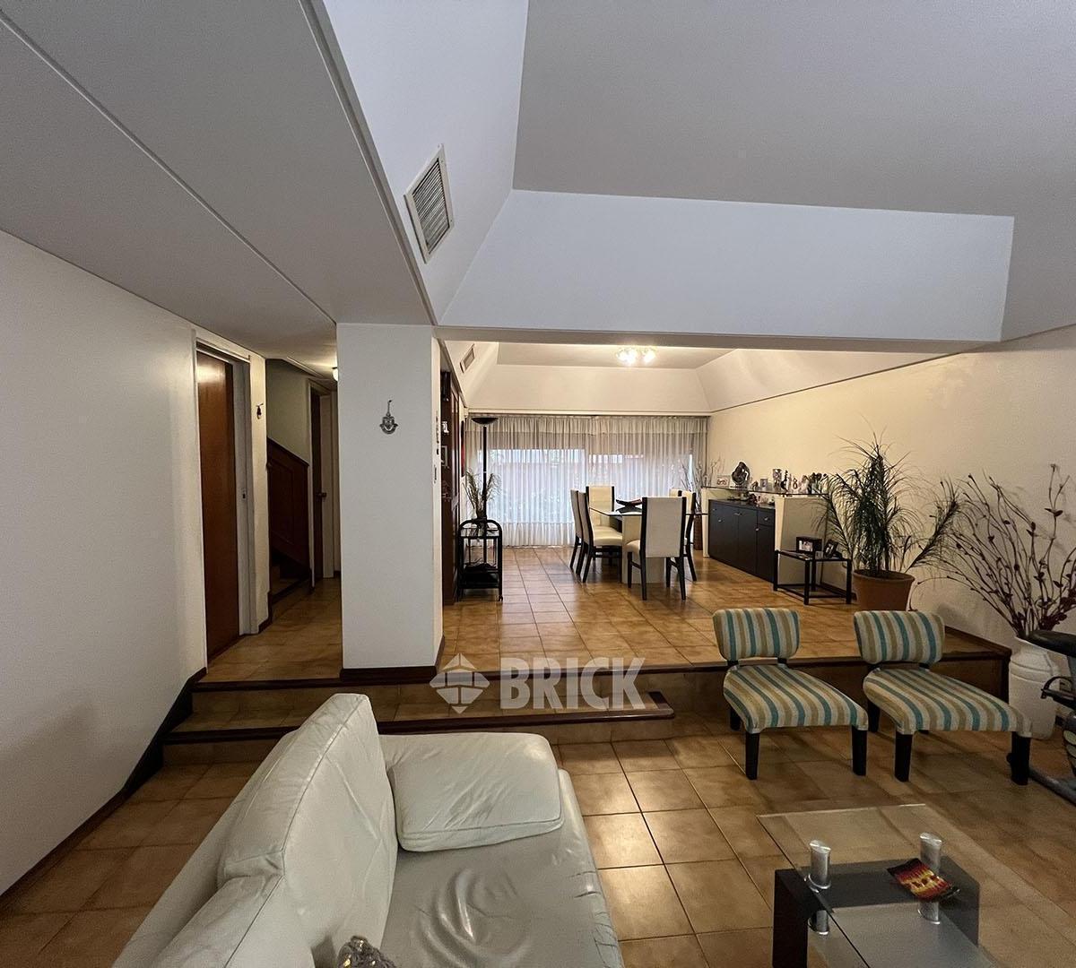 Foto de CASA EN RAFAELA AL 3700 - 265 M2 CUB GARAGE PLAYROOM TERRAZA, imagen 4