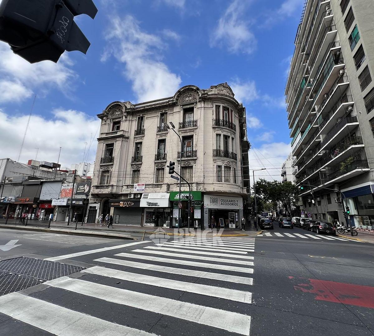 Piso C/dep en Rivadavia Al 7000 - Frente Apto Prof 2 Suites 5