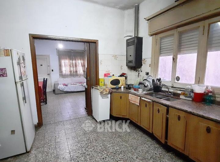 CASA EN LOTE DE 8.66X17.32 MTS EN TUYUTI AL 3100 - 150 M2 TOT GRAN TZA PATIO - VALENTIN ALSINA 5