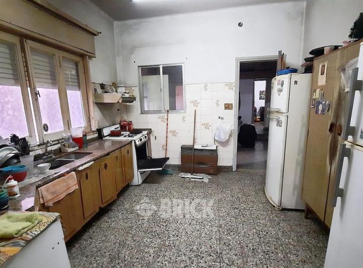 CASA EN LOTE DE 8.66X17.32 MTS EN TUYUTI AL 3100 - 150 M2 TOT GRAN TZA PATIO - VALENTIN ALSINA 4