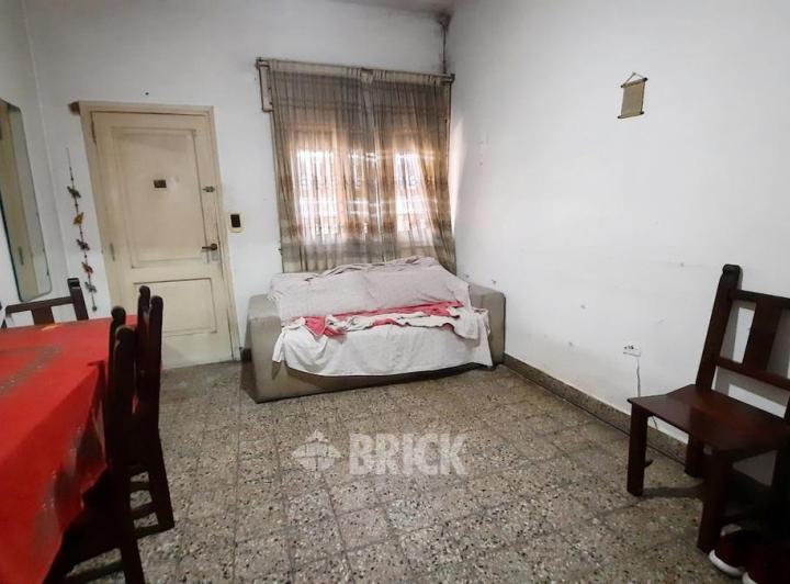 CASA EN LOTE DE 8.66X17.32 MTS EN TUYUTI AL 3100 - 150 M2 TOT GRAN TZA PATIO - VALENTIN ALSINA 3