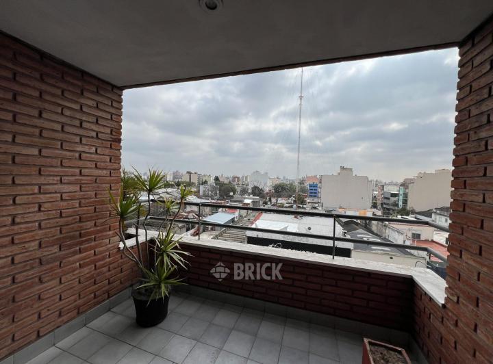 PISO EN AV. RIVADAVIA AL 7900 7° - FRENTE 73 M2 COCHERA 2 BAULERAS T/A NUEVO 2 BALCONES T/SOL 5