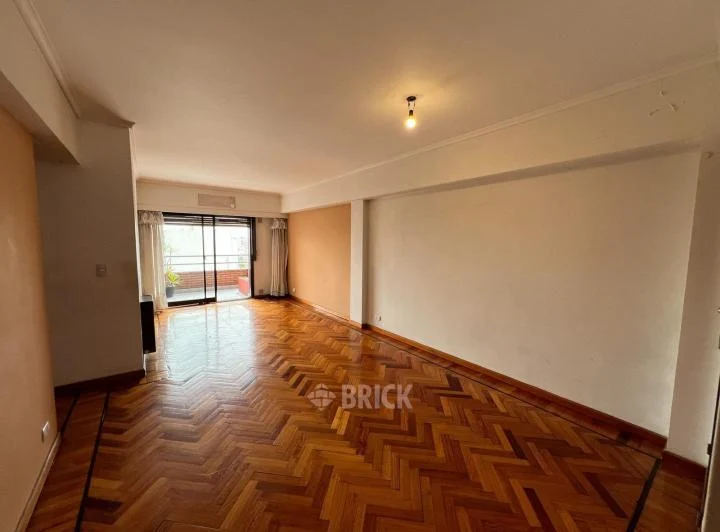 PISO EN AV. RIVADAVIA AL 7900 7° - FRENTE 73 M2 COCHERA 2 BAULERAS T/A NUEVO 2 BALCONES T/SOL 1