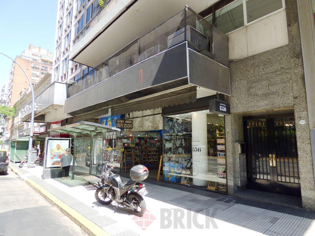 AV. SANTA FE AL 1500 - LOCAL EN PLANTA BAJA EN GALERIA ARMENIA 11 M2