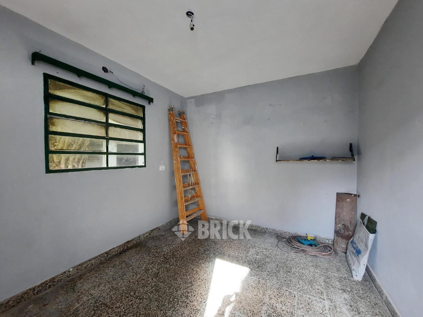 CASA EN ZAPIOLA AL 800 - 346 M2 ESPECT JARDIN PATIO PARRILLA QUINCHO
